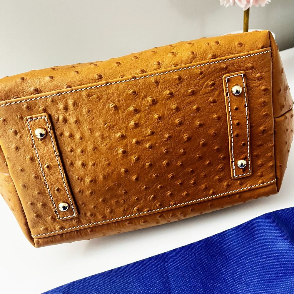 NEW Dooney & Bourke Caramel Ostrich Embossed Leather Logo Lock Hobo Bag NWT $388 - Picture 6 of 9